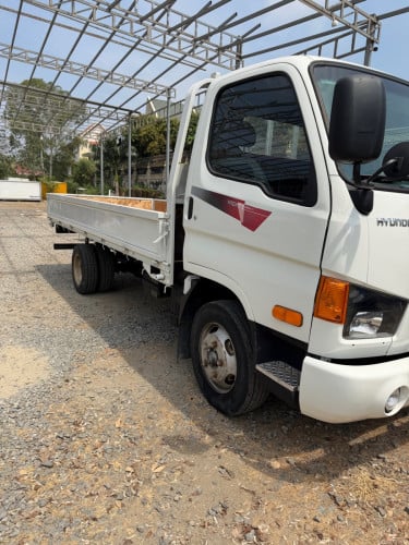 ឡានដឹកទំនិញ 2,5t