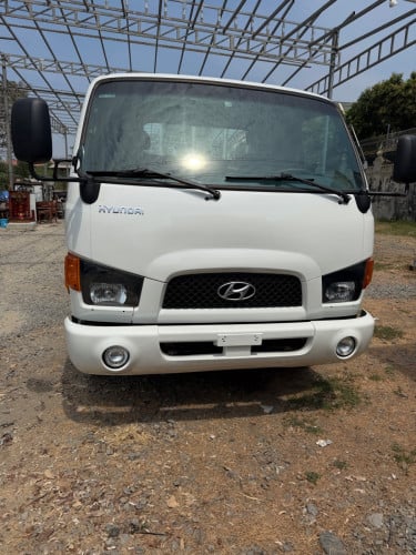 ឡានដឹកទំនិញ 2,5t