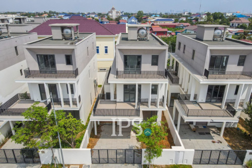 ❗️លក់បន្ទាន់❗️វីឡាខ្លឹម 4 បន្ទប់គេងនៅបុរីចន្ទគីរី -​📍ព្រែកកំពឹស​, ភ្នំពេញ