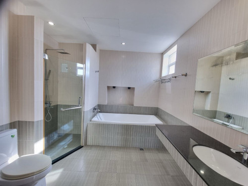 2 bedroom 950$ size 153m2  (Toul Tumpoung)