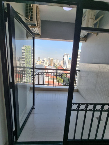 2 bedroom 950$ size 153m2  (Toul Tumpoung)