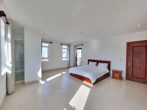 2 bedroom 950$ size 153m2  (Toul Tumpoung)