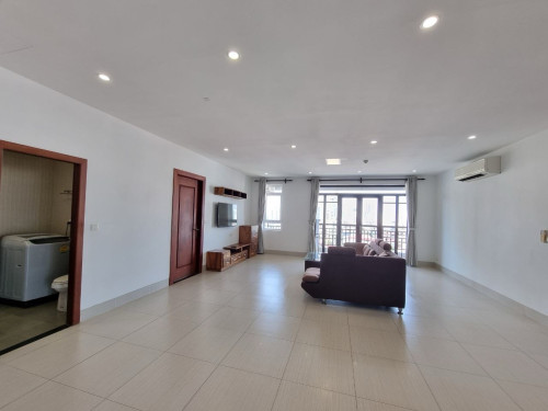 2 bedroom 950$ size 153m2  (Toul Tumpoung)