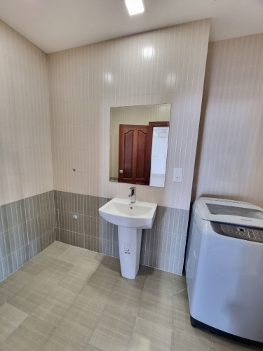 2 bedroom 950$ size 153m2  (Toul Tumpoung)