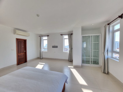 2 bedroom 950$ size 153m2  (Toul Tumpoung)