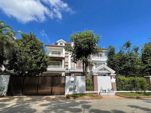 7 Bedroom Pool Villa for Rent in Borey Peng Houth NR1