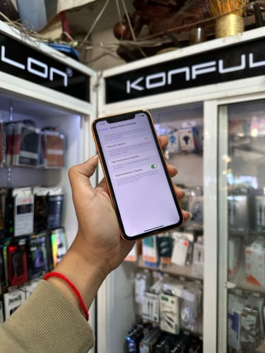 iPhone Xr up 17 pro 🍏 64GB  J/A Battery 82% 🔋 តួស្អាត 98-99% សំណុំហ្សីន
