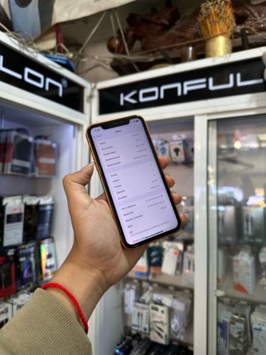 iPhone Xr up 17 pro 🍏 64GB  J/A Battery 82% 🔋 តួស្អាត 98-99% សំណុំហ្សីន