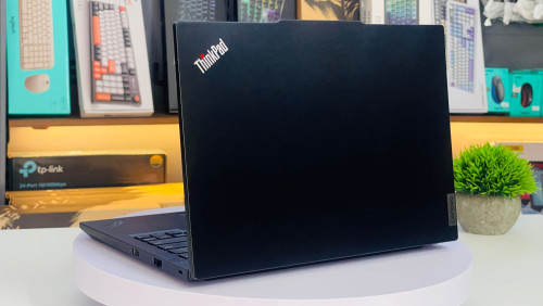 Lenovo Thinkpad E14 G5 (1ទឹកស្អាត 98%)តម្លៃពិសេសជូន ជំនាន់ទី 13💓🤫គុណភាពអេក្រង់ដិតច្បាស់🫶🏻