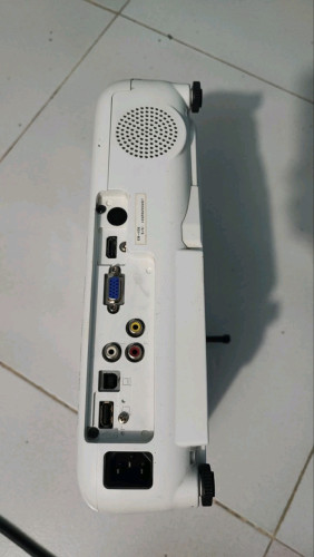 Projector EPSON EB-X05
