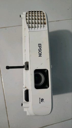 Projector EPSON EB-X05