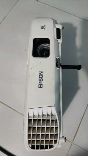 Projector EPSON EB-X05