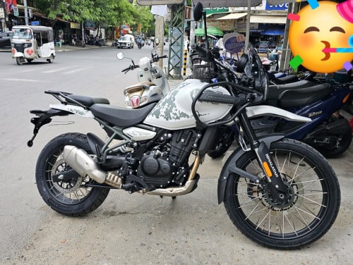 Royal Enfield Himalayan 450 (used 7000km+ first owner, excellent condition) នៅស្អាត ខ្ចី 7000km+
