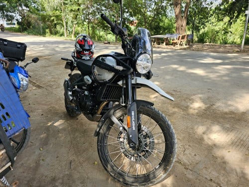 Royal Enfield Himalayan 450 (used 7000km+ first owner, excellent condition) នៅស្អាត ខ្ចី 7000km+