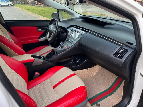 Toyota prius 2013 including FULL INSURANCE options