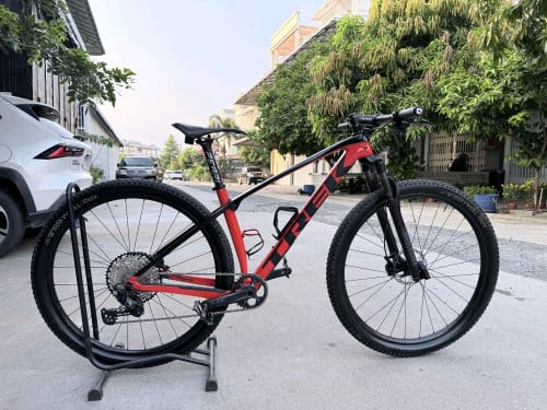 Trek Pro Caliber 9.5 Size M កាបូន SLX group set ម្ចាស់ទិញទុកចោល លក់ធូរណាស់