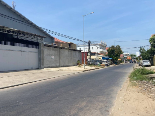 ឃ្លាំងលក់នៅឃ្មួញ