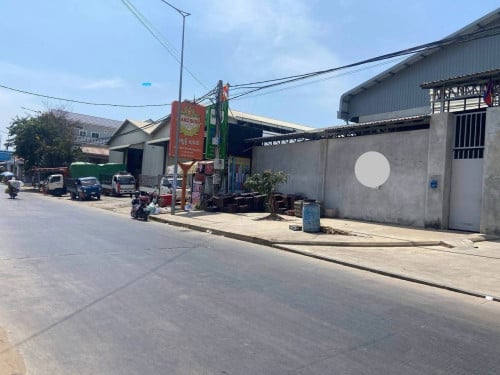 ឃ្លាំងលក់នៅឃ្មួញ