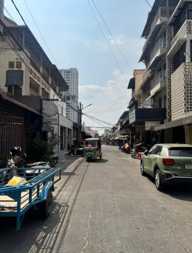 ផ្ទះកែងជាន់ក្រោម