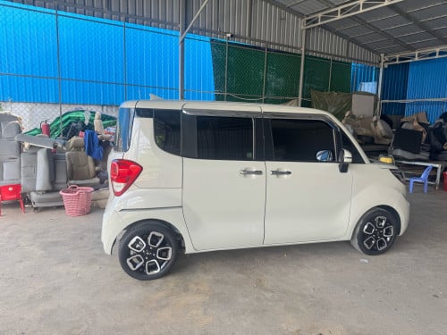 ជាប្រភេទឡានហ្វូលអប់សិនពេញ ទេីបនិងបេីកទូរ តំលៃចចារបាន