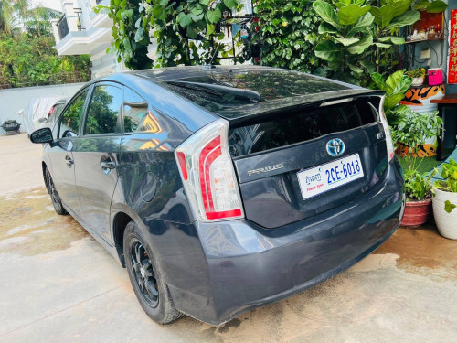 សេវាកម្ម ឡានជួល | DK Car Rental | Toyota Prius 013