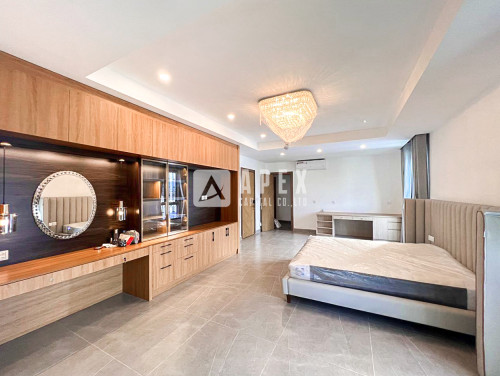 វីឡា សម្រាប់ជួល |Modern Villa For Rent at the woodland 60M