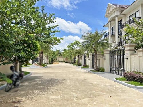 🏘 វីឡាភ្លោះ (Twin) ក្នុងបុរី ព្រីមលែន ត្រូវការលក់បន្ទាន់ខ្លាំង (កូដ: A01-000751)