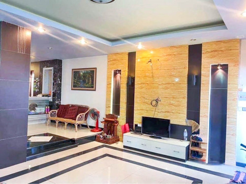 Beautiful house 4 bedrooms for rent in Boeng Tompun
