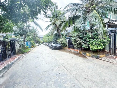 Beautiful house 4 bedrooms for rent in Boeng Tompun