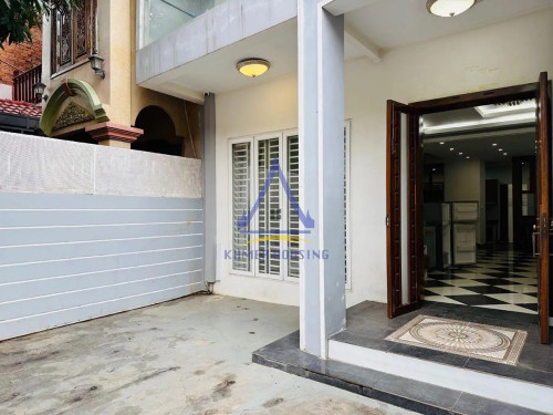 House 3 bedrooms for rent in Chrouy Changvar