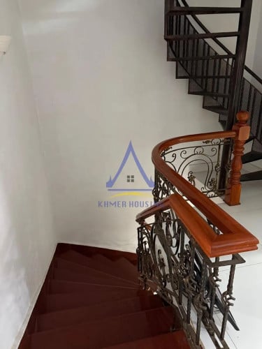 House 3 bedrooms for rent in Chrouy Changvar