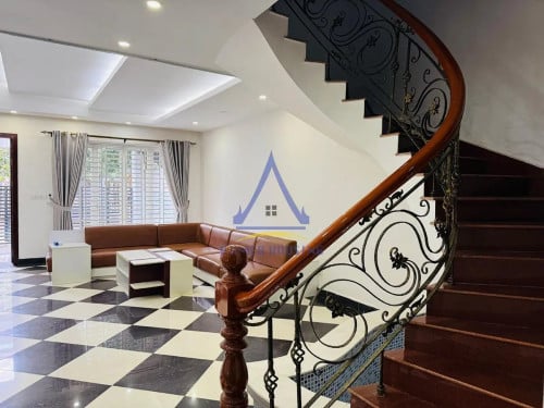 House 3 bedrooms for rent in Chrouy Changvar