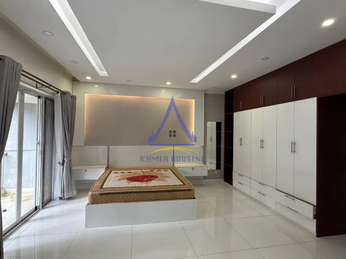 House 3 bedrooms for rent in Chrouy Changvar