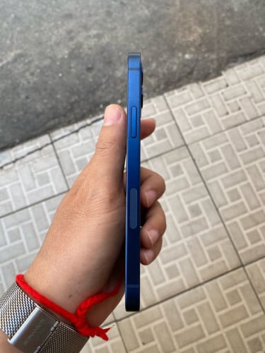 iPhone 12 64G មានស្កេន អេក្រង់ហ្សុីន