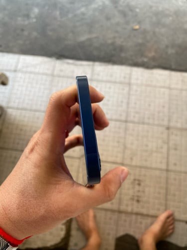 iPhone 12 64G មានស្កេន អេក្រង់ហ្សុីន