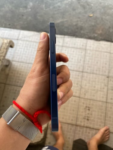 iPhone 12 64G មានស្កេន អេក្រង់ហ្សុីន