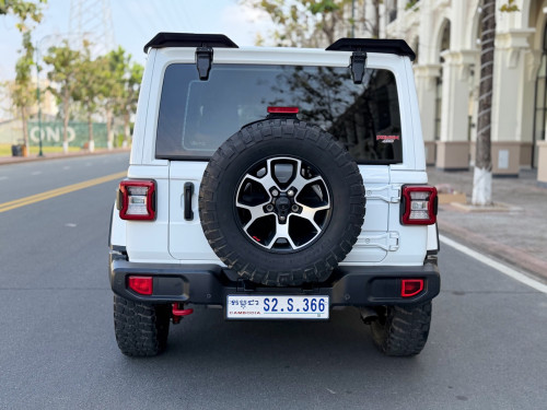 Jeep Rubicon 021 full option ឡានក្រុមហ៊ុន ប្រើបាន 28000 km ថ្នាំអត់បាញ់