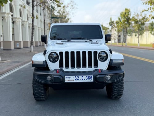 Jeep Rubicon 021 full option ឡានក្រុមហ៊ុន ប្រើបាន 28000 km ថ្នាំអត់បាញ់