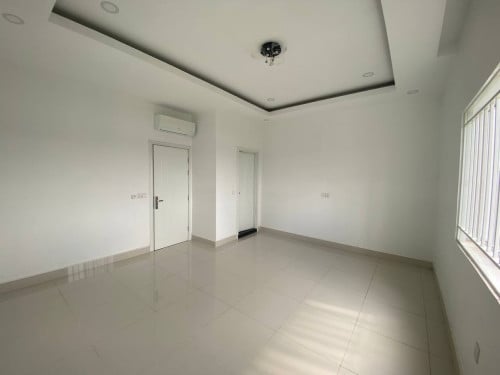 Link villa for rent ផ្ទះវិឡាកូនកាត់សម្រាប់ជួល ៥នាទីពីផ្សារពិភពថ្មីឈូកវ៉ា ២