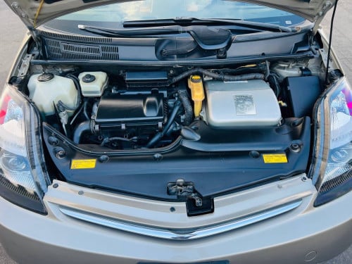Prius 06 (បង់រំលស់100%)