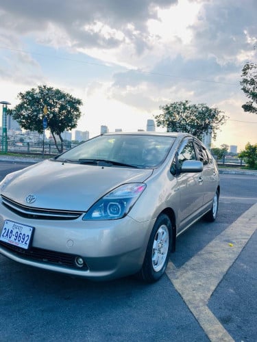 Prius 06 (បង់រំលស់100%)