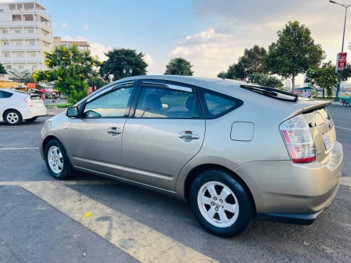 Prius 06 (បង់រំលស់100%)