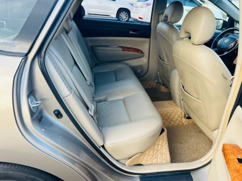 Prius 06 (បង់រំលស់100%)