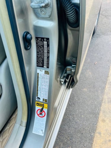Prius 06 (បង់រំលស់100%)