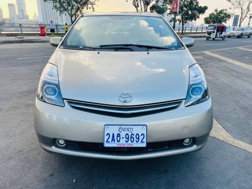 Prius 06 (បង់រំលស់100%)