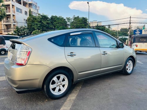 Prius 06 (បង់រំលស់100%)