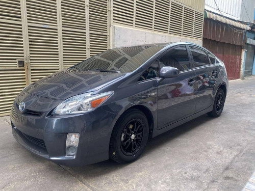 PRIUS 2010  FOR RENT 租一辆车