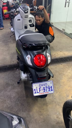 Scoopy 024 ក្រុមហ៊ុន 25 ចរចារ