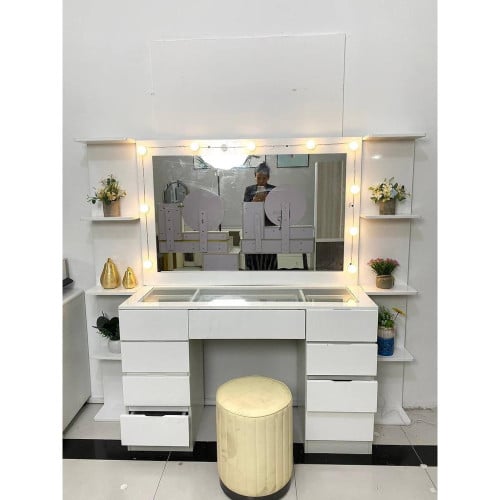 Set vanities makeup