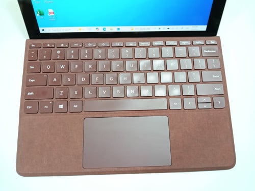 Surface Go មួយទឹក